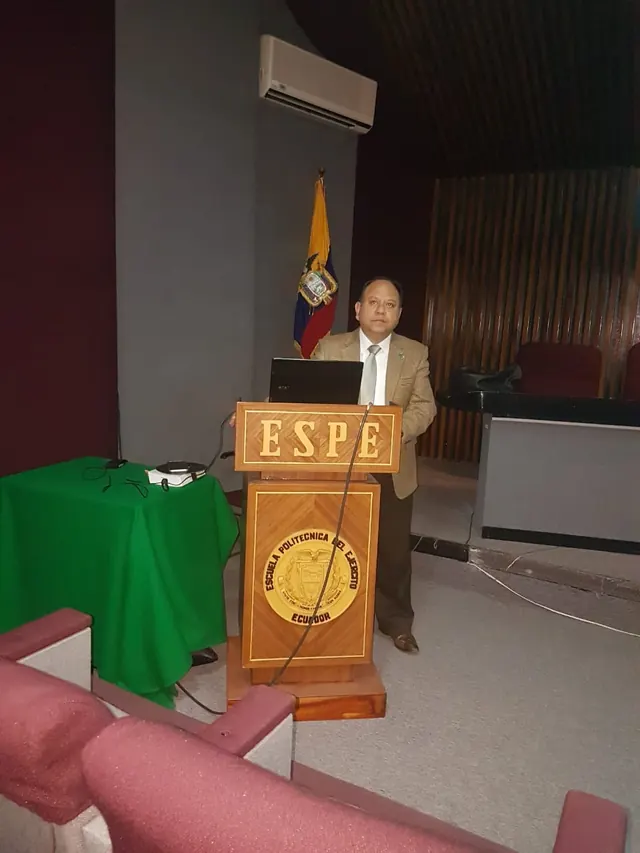 Conferencia en la Universidad de las Fuerzas Armadas ESPE